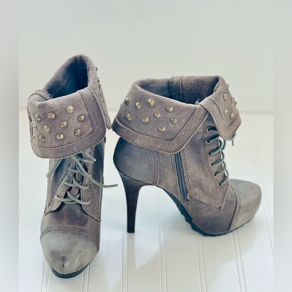 Fergie 4 inch Suede Platform Heel Boots. Size 7